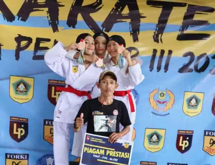 SDN Kedung Waringin 02 Kabupaten Bogor Sabet Mendali Perunggu Pertandingan Karate Liga Pelajar