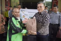 Keterangan foto : Persatuan Oikumene Kanwil Kemenkumham Kalimantan Barat melaksanakan kegiatan Kunjungan Tali Kasih ke sejumlah Panti Asuhan di Kota Pontianak dan Kabupaten Kubu Raya. Sabtu (23/12)