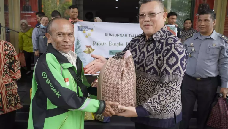 Kemenkumham Kalbar Berikan Tali Asih ke Panti Asuhan di Pontianak Kemenkumham Kalbar Berikan Tali Asih ke Panti Asuhan di Pontianak