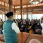 Jubir Timnas AMIN, KH Maman Imanulhaq melantik ratusan jubir emak-emak di Sumedang.