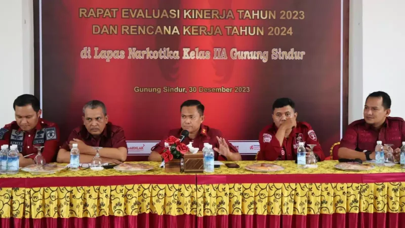 Keterangan foto : Lapas Narkotika Kelas IIA Gunung Sindur melaksanakan kegiatan Rapat Evaluasi Capaian Kinerja Tahun 2023.