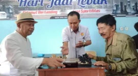 Keterangan poto : Kadispora Lebak bersama Ketua CCL saat melakukan Pembukaan Turnamen Catur Tingkat Kabupaten dengan Total Hadiah 10.000.000.00, secara simbolis.2/12/2023
