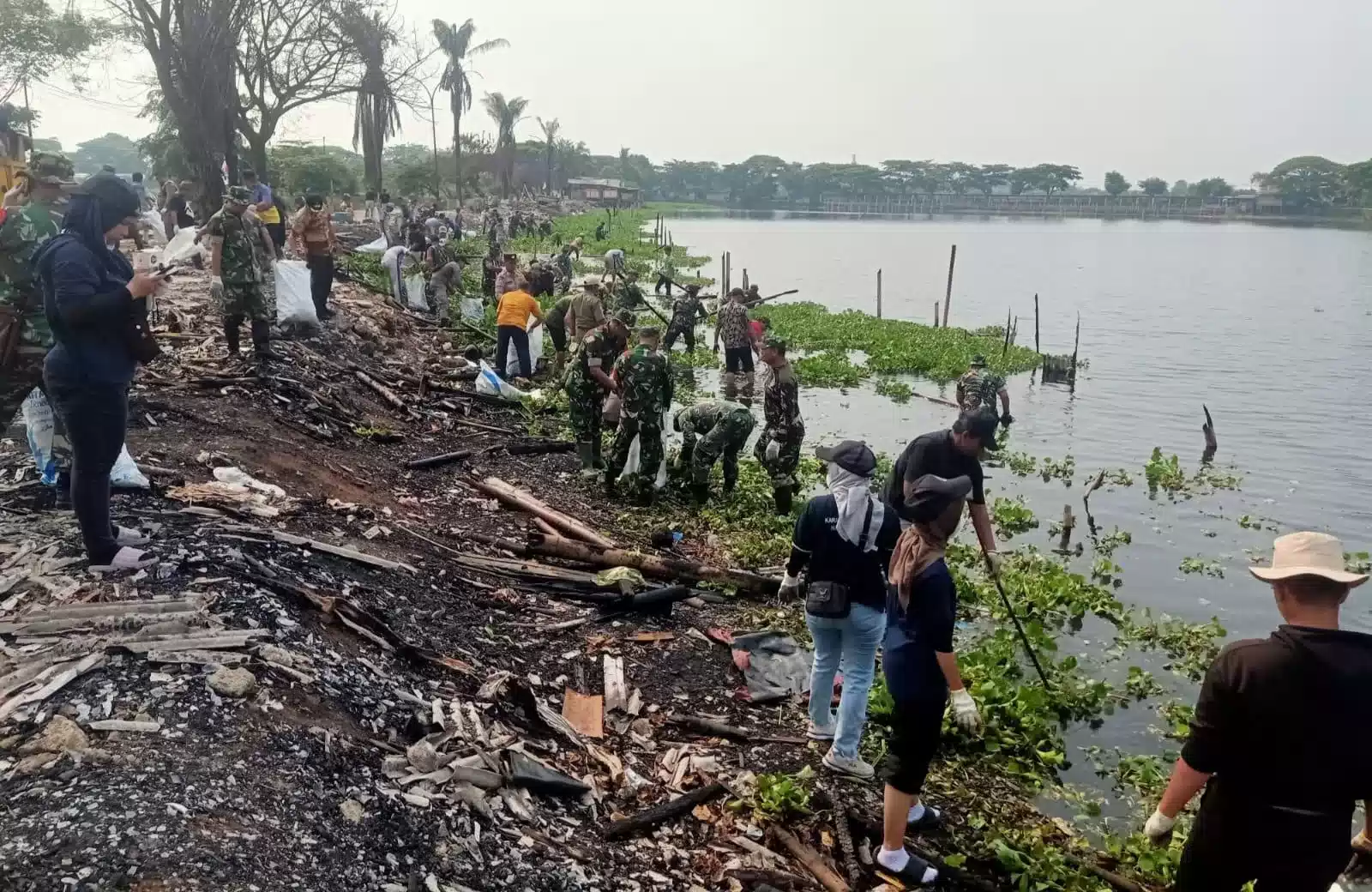 Antisipasi Banjir dan Wabah Penyakit, Kodim 0506/TGR Lakukan Karya Bakti