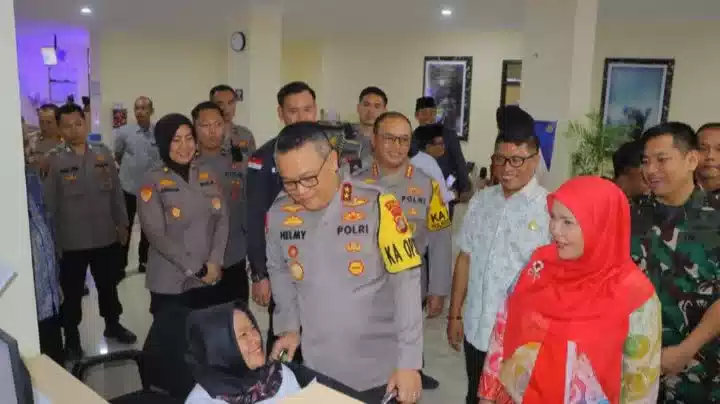 Momen Kapolda Lampung Temui Disabilitas Saat Peresmian SPKT