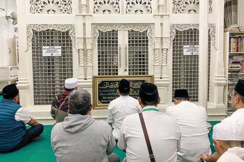 Muhaimin Iskandar (Gus Imin) melakukan ziarah ke Makam Habib Husein Luar Batang, Jakarta Utara, Selasa, 2 Januari 2024.