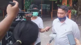 Keterangan foto : Direktur Eksekutif ETOS Indonesia Institute Iskandarsyah menyampaikan hasil survey terbarunya untuk Pilpres 2024.