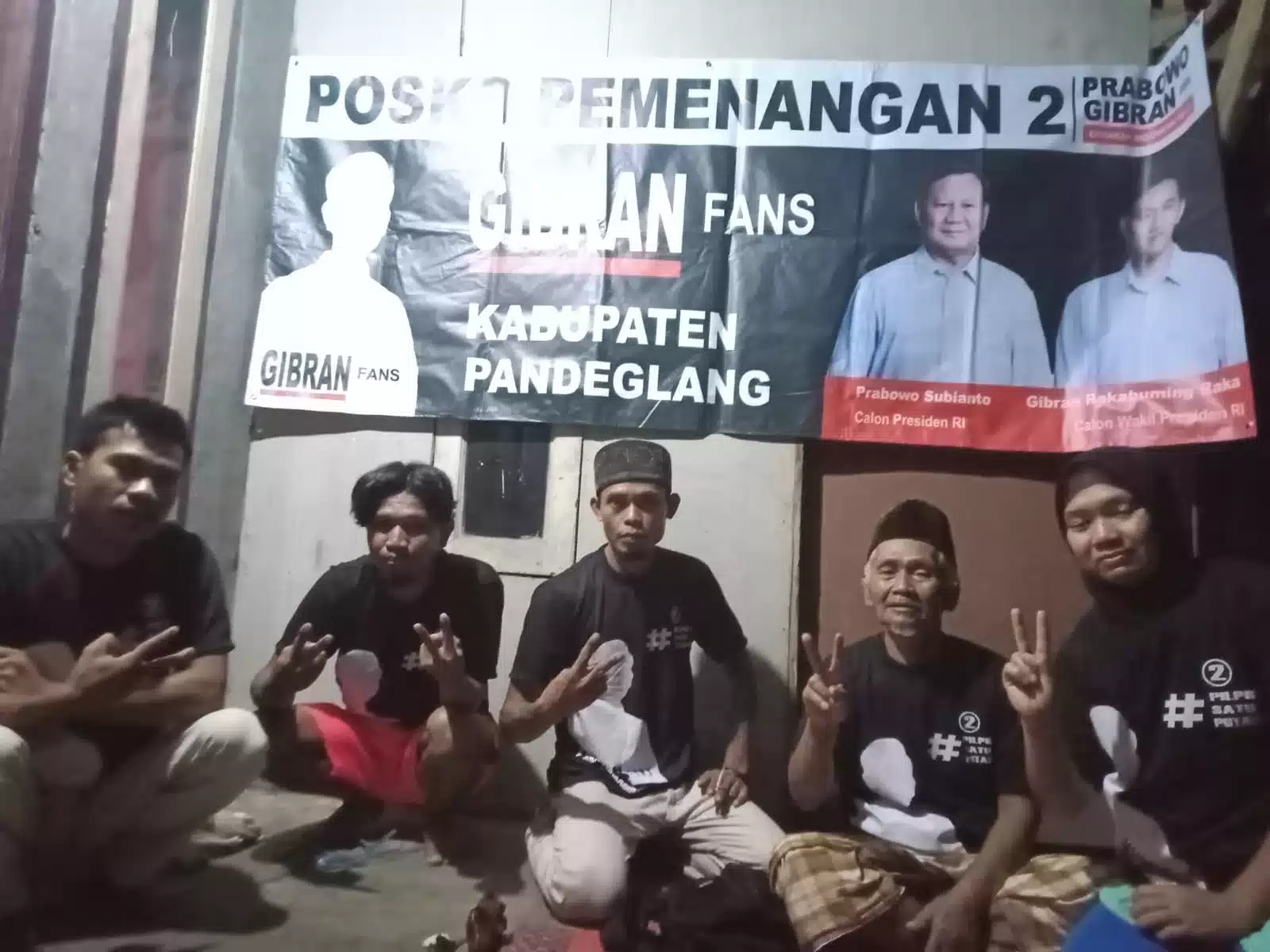 Gibran Fans Pandeglang Bergerak Dirikan Posko Kemenangan Prabowo-Gibran dan Sambangi Warga