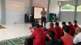 Keterangan foto : Pegawai dan Warga Binaan Lapas Cirebon yang Menjadi Universitas Muhamadiyah Ikuti Pesantren sebagai Syarat kelulusan, (Senin, 8/1/2024) 