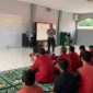 Keterangan foto : Pegawai dan Warga Binaan Lapas Cirebon yang Menjadi Universitas Muhamadiyah Ikuti Pesantren sebagai Syarat kelulusan, (Senin, 8/1/2024) 