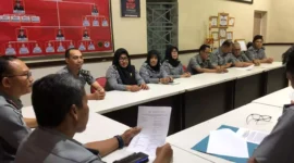 Keterangan foto : Kepala Lapas Cirebon Yan Rusmanto Beserta Staff dan Jajaran Pegawai ikuti Rapat, (Selasa, 9/1/2024) 