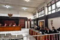 Keterangan foto : Tim Kuasa Hukum Terdakwa Proses Akusisi PT SBS, Gunadi Wibakso kepada wartawan, Sabtu (13/1/2024)