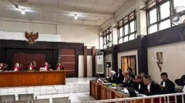 Keterangan foto : Tim Kuasa Hukum Terdakwa Proses Akusisi PT SBS, Gunadi Wibakso kepada wartawan, Sabtu (13/1/2024)