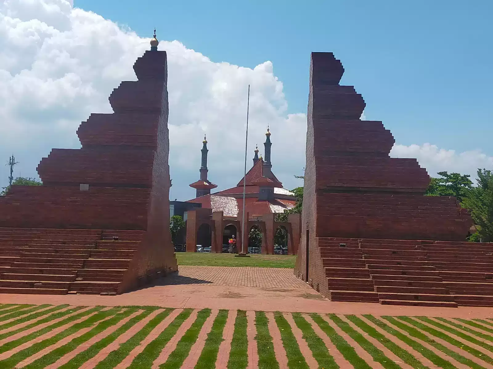 Masyarakat Cirebon Dulu Dukung Prabowo, Kini Beralih ke Anies dan Ganjar