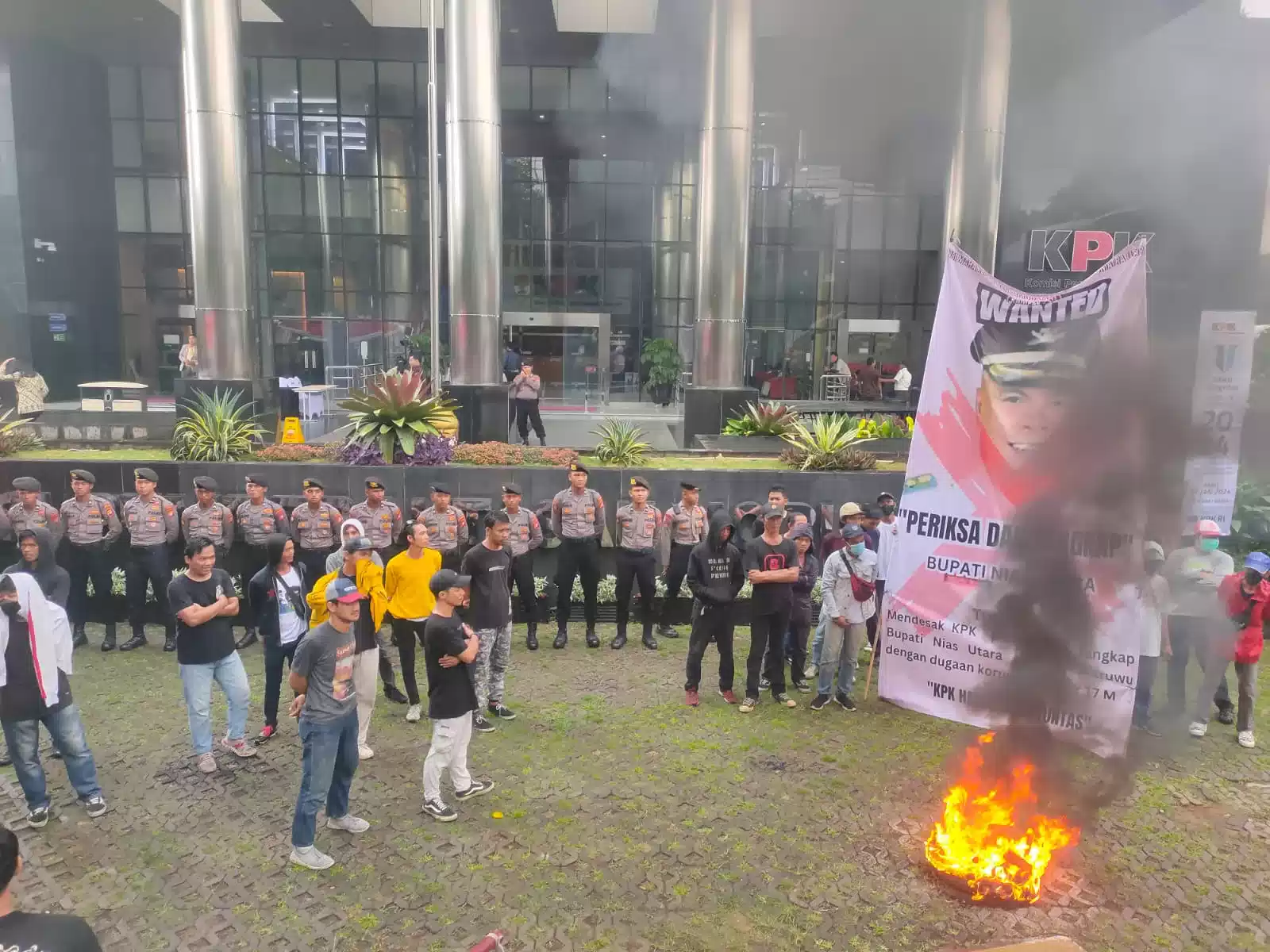 Mahasiswa dan Pemuda Nias Utara Geruduk KPK Minta Tangkap Bupati Amizaro Waruwu I Teras Media