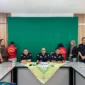 Keterangan foto : Penyidik Kejaksaan Tinggi Kalimantan Tengah melakukan penahanan terhadap 2 orang tersangka, Rabu (17/1/2024)