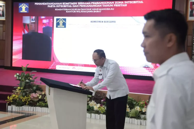 Keterangan foto : Kepala Lapas Cirebon Ikuti Kegiatan Penandatanganan Komitmen bersama Pembangunan Zona integritas, Pakta integritas dan Pencanangan tahun prestasi, (Jum'at, 19/1/2024) 