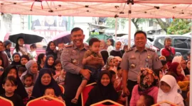 Keterangan foto : Kepala Kanwil Kemenkumham Jabar R. Andika Dwi Prasetya Laksanakan Bakti Sosial pengentasan stunting, (Senin, 22/1/2024) 