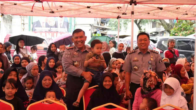 Keterangan foto : Kepala Kanwil Kemenkumham Jabar R. Andika Dwi Prasetya Laksanakan Bakti Sosial pengentasan stunting, (Senin, 22/1/2024) 