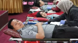 Keterangan foto : Petugas Lapas Cirebon Ikuti Donor Darah Meriahkan Hari Bhakti Imigrasi ke 74,(Selasa, 23/1/2024) 