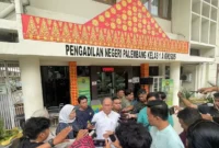 Keterangan foto : Penasehat Hukum keempat terdakwa, Gunadi Wibakso menilai jika Jaksa Penuntut Umum (JPU) keliru ketika menyampaikan apa yang dilakukan oleh PT BA Tbk sebagai akuisisi murni, Jumat (26/1/2024)