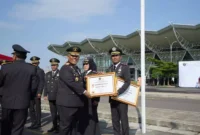 Keterangan foto : Pelaksanaan Upacara Peringatan Hari Bhakti Imigrasi ke-74 Kanwil Kemenkumham Jabar difokuskan di Bandar Udara Internasional Jawa Barat (BIJB) Kertajati, Jumat (26/1/2024)