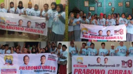 Keterangan foto : Relawan Alumni Aktivis Cipayung ALL CIPAYUNG - Tim 8 Tim 8 Relawan Jokowi Bergerak Bersama Prabowo (Tim 8-RJBBP) yang lebih dikenal sebagai relawan kampung terus bergerak ke rumah-rumah warga, Jumat (26/1/2024)