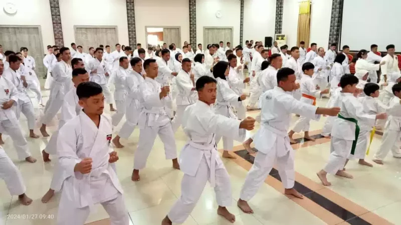Keterangan foto : Ksatria Lapas Cirebon Ikuti UKT Graha FKI Kemenkumham Jabar, (Minggu, 28/1/2024) 