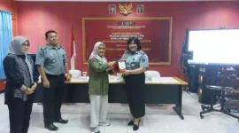 Keterangan foto : Kepala Bapas Kelas II Bogor Teolina Saragih Bersama NCC Berbakti, (Selasa, 30/1/2024) 