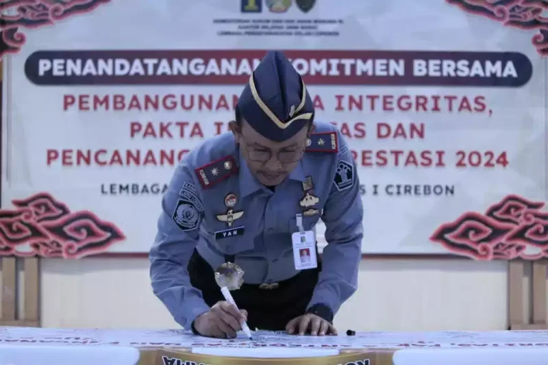Keterangan foto : Lapas Cirebon Laksanakan Penandatanganan komitmen bersama Tahun 2024