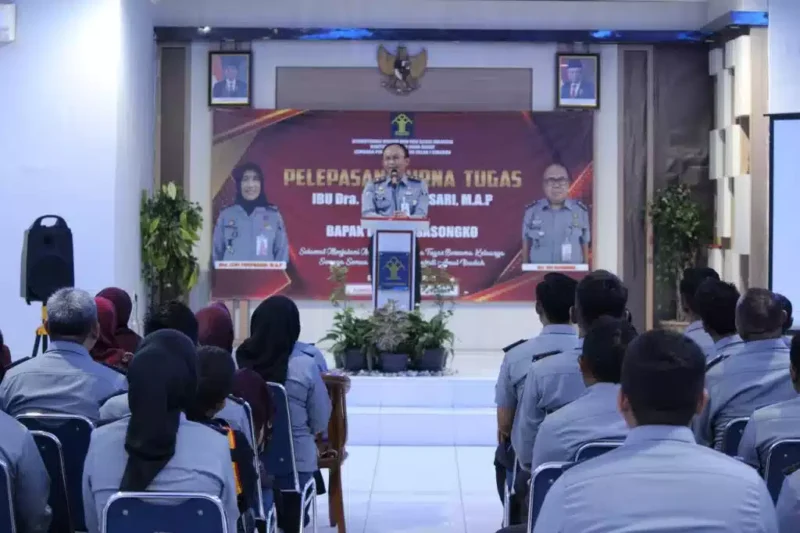 Keterangan foto : Suasana Haru Pelepasan Purna Tugas 2 Pegawai Lapas Cirebon, (Selasa, 30/1/2024) 