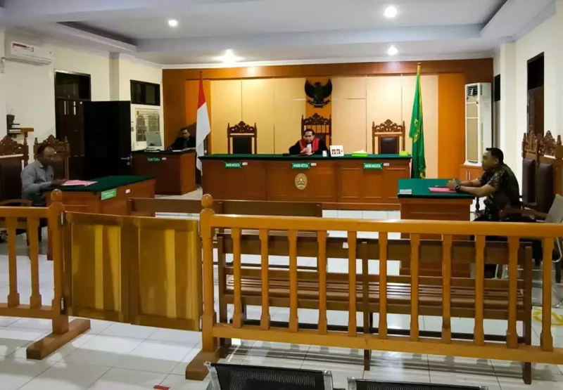 Keterangan foto : Kepala Kejaksaan Negeri (Kajari) Tolitoli Albertinus P, Napitupulu SH MH mengapresiasi kinerja Pengadilan Negeri (PN) Tolitoli dibawah komando Arri Djami SH MH terkait penegakan hukum untuk memberantas Penambangan Emas Tanpa Ijin (PETI), Jumat (2/2/2024)