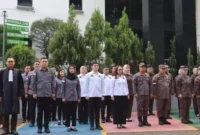 Keterangan foto : Kepala Kejaksaan Negeri Kota Tangerang I Ketut Maha Agung S.H., M.H melakukan apel siaga Adhiyaksa pemilu 2024 sebagai tindaklanjut arahan Kepala Kejaksaan Tinggi Banten melalui Surat B-405/M.6/Cs.2/2/2024, terkait apel siaga Adyaksa Pemilu 2024 di kantor Kejaksaan Negeri (Kejari) Kota Tangerang pada Senin (5/2/2024)
