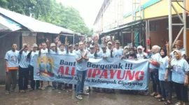 Keterangan foto : Relawan Alumni Aktivis Kelompok All Cipayung kembali bergerak, kali ini sasaran yang mereka tuju yaitu para pedagang di Pasar Kota Cilegon.