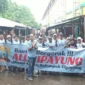 Keterangan foto : Relawan Alumni Aktivis Kelompok All Cipayung kembali bergerak, kali ini sasaran yang mereka tuju yaitu para pedagang di Pasar Kota Cilegon.