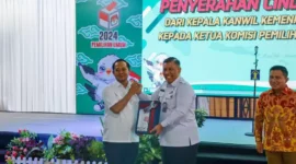 Keterangan foto : Kepala Kantor Kementerian Hukum dan HAM Jawa Barat R. Andika Dwi Prasetya Bersama Anggota KPU Jawa Barat, (Jum'at, 9/2/2024) 