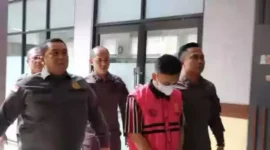 Keterangan foto : Matahukum mendorong penyidik di Kejaksaan Tinggi (Kajati) Banten untuk menyeret petingi lainnya yang terlibat dalam pembobolan brangkas Bank Banten di Malingping, Sabtu (10/2/2024)