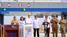 Keterangan foto : Presiden Joko Widodo (Jokowi) meresmikan Jalan Tol Tebing Tinggi-Indrapura dan Tol Indrapura-Kisaran di Kabupaten Batu Bara, Sumatera Utara (Sumut), Sabtu (10/2/2024)