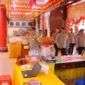 Keterangan foto : Kapolda Lampung Inspektur Jenderal (Irjen) Helmy Santika meninjau pengamanan malam Imlek di sejumlah vihara di Bandar Lampung.