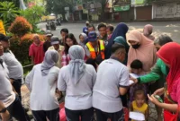 Keterangan foto : Petugas Lapas Cirebon Bagikan Sejumlah Bantuan Sosial pada warga sekitar di jumat berkah, (Jum'at, 16/2/2024)