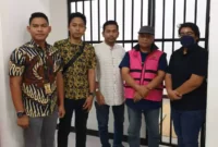 Keterangan foto : Tim Tangkap Buronan Kejaksaan Agung (Tabur Kejagung) menangkap Suradi, terpidana perkara korupsi (koruptor) dan buronan Kejaksaan Tinggi (Kejati) Jawa Timur di Babakan Madang, Bogor, Jawa Barat (Jabar).