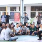 Keterangan foto : Kepala Lapas Cirebon Yan Rusmanto Berikan Arahan pada Warga Binaan Guna Jaga Kondusifitas Blok Hunian, (Sabtu, 17/2/2024) 