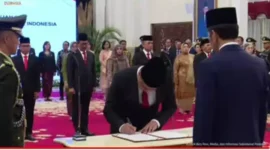 Keterangan foto : Presiden Joko Widodo (Jokowi) resmi melantik sebanyak sembilan anggota Komisi Kejaksaan periode 2024-2028 siang tadi di Istana Merdeka, Selasa 21 Februari 2024.