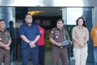 Keterangan foto : Kejaksaan Tinggi (Kejati) Sulawesi Selatan melalui Tim Tangkap Buron (Tim Tabur) berhasil mengamankan terpidana DPO kasus investasi bodong bernama Andi Awaluddin Buchri, Kamis (22/2/2024)