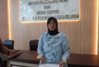 Keterangan foto : Penyidik Kejati Sumsel, laksanakan tahap ll atau penyerahan tersangka Andrie Triyono dan barang bukti ke JPU Kejari OKI, Kamis (22/2/2024).