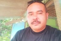 Keterangan poto : Aling, salah satu keluarga korbaneninggal di Galian C di Desa Nameng