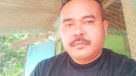 Keterangan poto : Aling, salah satu keluarga korbaneninggal di Galian C di Desa Nameng 