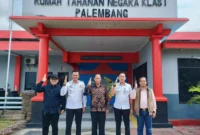 Keterangan foto : Caption Foto: Karutan Kelas I Palembang, David Rosehan, A.Md.IP.,SH saat menerima kunjungan kerja, Deputi II Bidang Hukum Advokasi dan Pengawasan Regulasi Badan Pembinaan Ideologi Pancasila (BPIP), Dr. (Can) Kemas Akhmad Tajuddin, SH.,MH, bertempat di Rutan Kelas I Palembang, Kecamatan Ilir Barat I, Palembang, pada Rabu (28/02/2024)