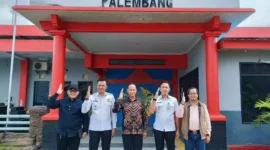 Keterangan foto : Caption Foto: Karutan Kelas I Palembang, David Rosehan, A.Md.IP.,SH saat menerima kunjungan kerja, Deputi II Bidang Hukum Advokasi dan Pengawasan Regulasi Badan Pembinaan Ideologi Pancasila (BPIP), Dr. (Can) Kemas Akhmad Tajuddin, SH.,MH, bertempat di Rutan Kelas I Palembang, Kecamatan Ilir Barat I, Palembang, pada Rabu (28/02/2024)