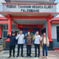 Keterangan foto : Caption Foto: Karutan Kelas I Palembang, David Rosehan, A.Md.IP.,SH saat menerima kunjungan kerja, Deputi II Bidang Hukum Advokasi dan Pengawasan Regulasi Badan Pembinaan Ideologi Pancasila (BPIP), Dr. (Can) Kemas Akhmad Tajuddin, SH.,MH, bertempat di Rutan Kelas I Palembang, Kecamatan Ilir Barat I, Palembang, pada Rabu (28/02/2024)