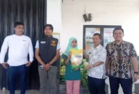 Keterangan foto : Bulog Divre Lebak-Pandeglang melakukan operasi pasar beras bersama Satgas Pangan di dua titik Kecamatan yanng berada di wilayah Pandeglang, Sabtu (22/2/2024)